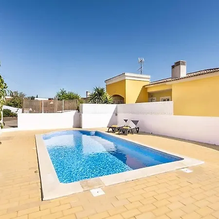 Casa Dos Pais - Fabulous 2 Bedroom House With Private Pool And Great Views Semesterbostad