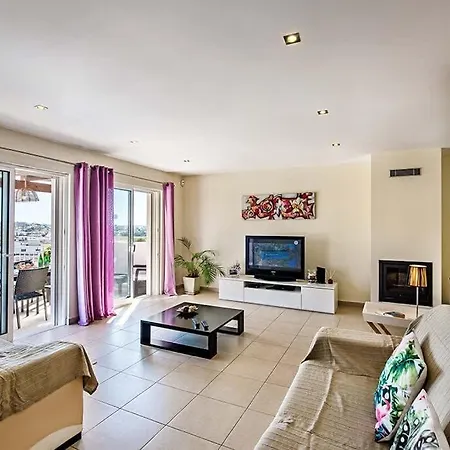 Casa Dos Pais - Fabulous 2 Bedroom House With Private Pool And Great Views *