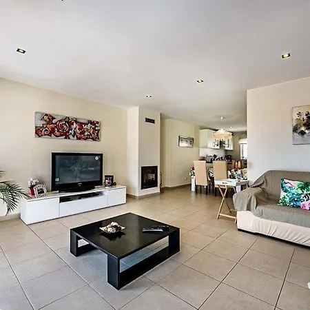 Semesterbostad Casa Dos Pais - Fabulous 2 Bedroom House With Private Pool And Great Views