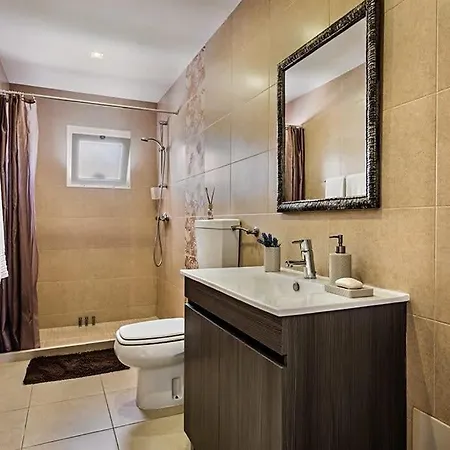 Semesterbostad Casa Dos Pais - Fabulous 2 Bedroom House With Private Pool And Great Views *