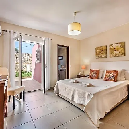 Casa Dos Pais - Fabulous 2 Bedroom House With Private Pool And Great Views *
