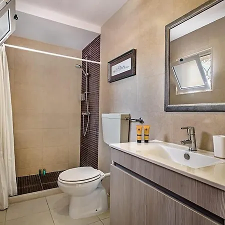 Vakantiehuis Casa Dos Pais - Fabulous 2 Bedroom House With Private Pool And Great Views *