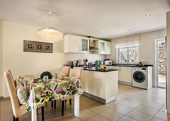 Casa Dos Pais - Fabulous 2 Bedroom House With Private Pool And Great Views *